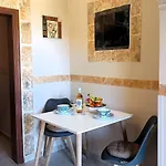 Апартаменты Theoldhouse Seaview *